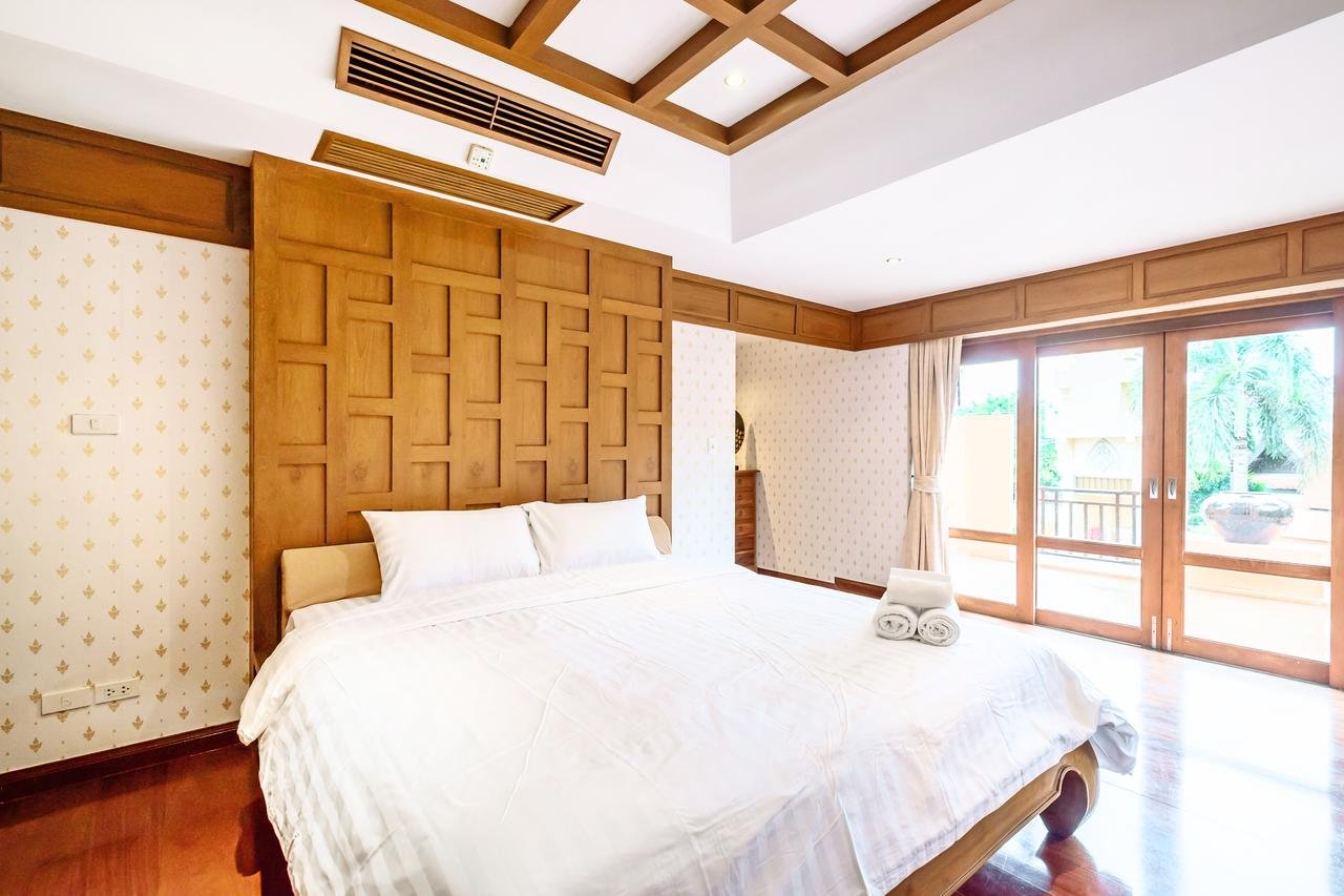 dharawadi-bedroom-upstairs