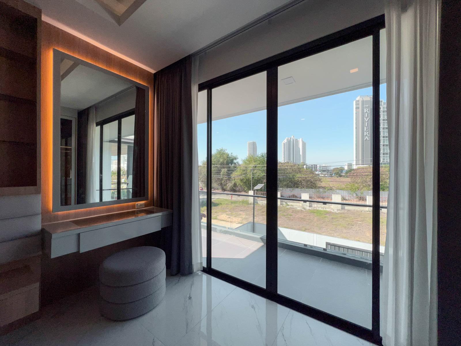 615377403_4058007714450297_6357795388496862305_n