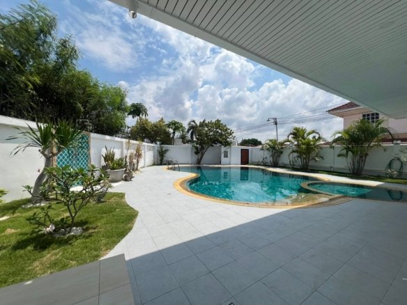 Pool Villa in View Point Village