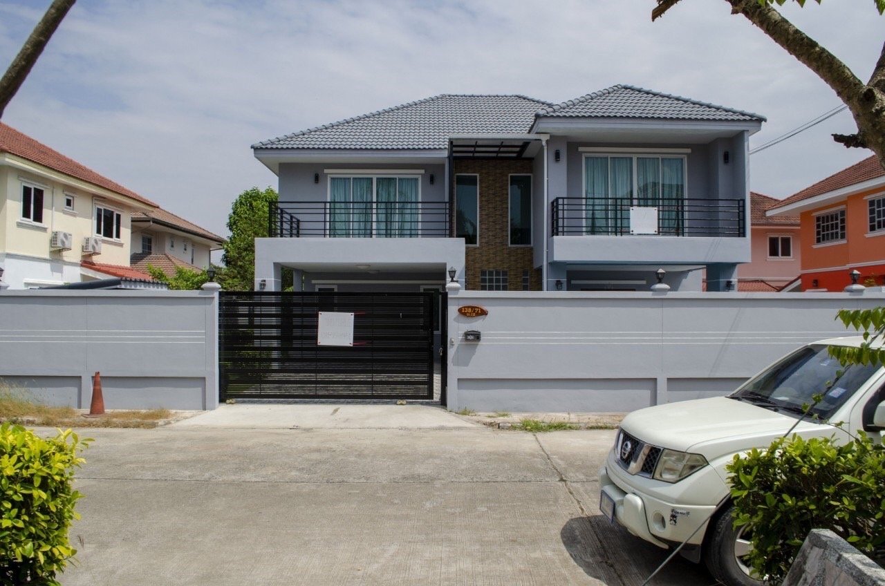 Large Pool Villa in View Point Village