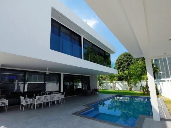 Low maintenance pool villa pratamnak hill pattaya