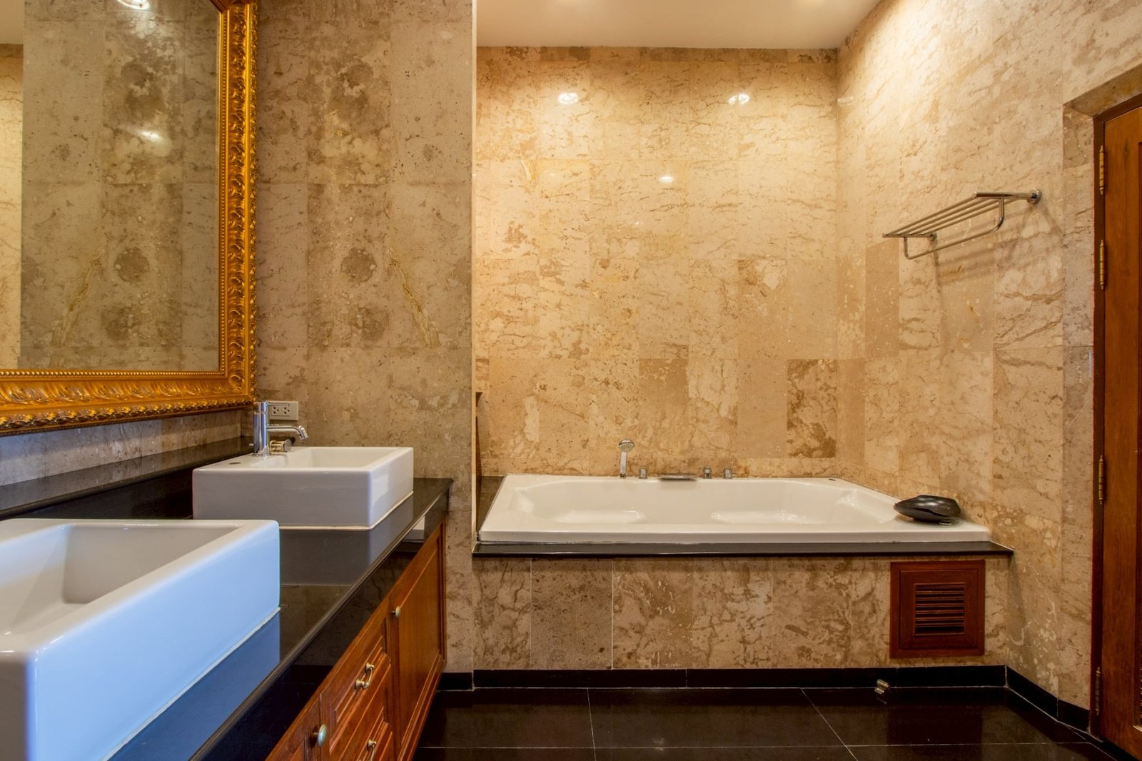 b6643b74-14ea-48ce-b6a7-2989f3f285b8