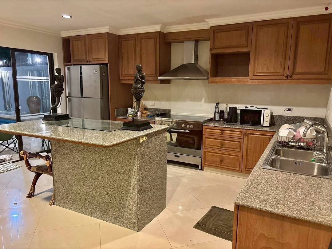 LINE_ALBUM_Pool Villa Pratumnak for Rent_260525_11