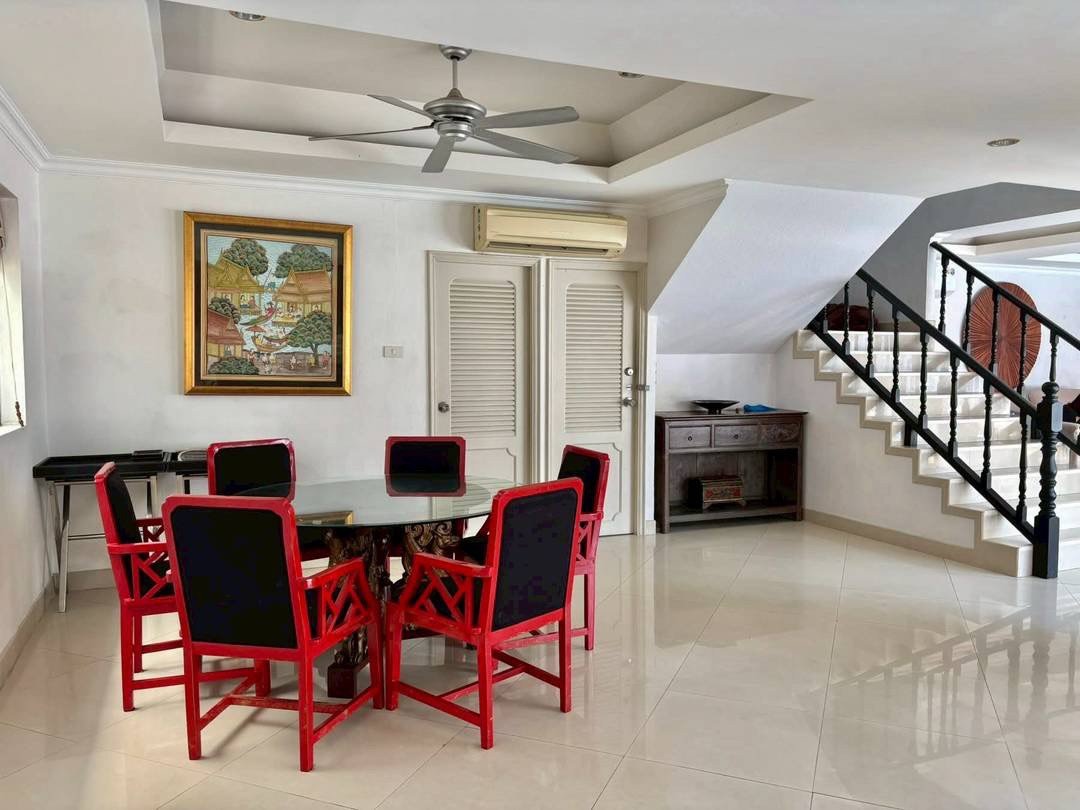 LINE_ALBUM_Pool Villa Pratumnak for Rent_260525_6