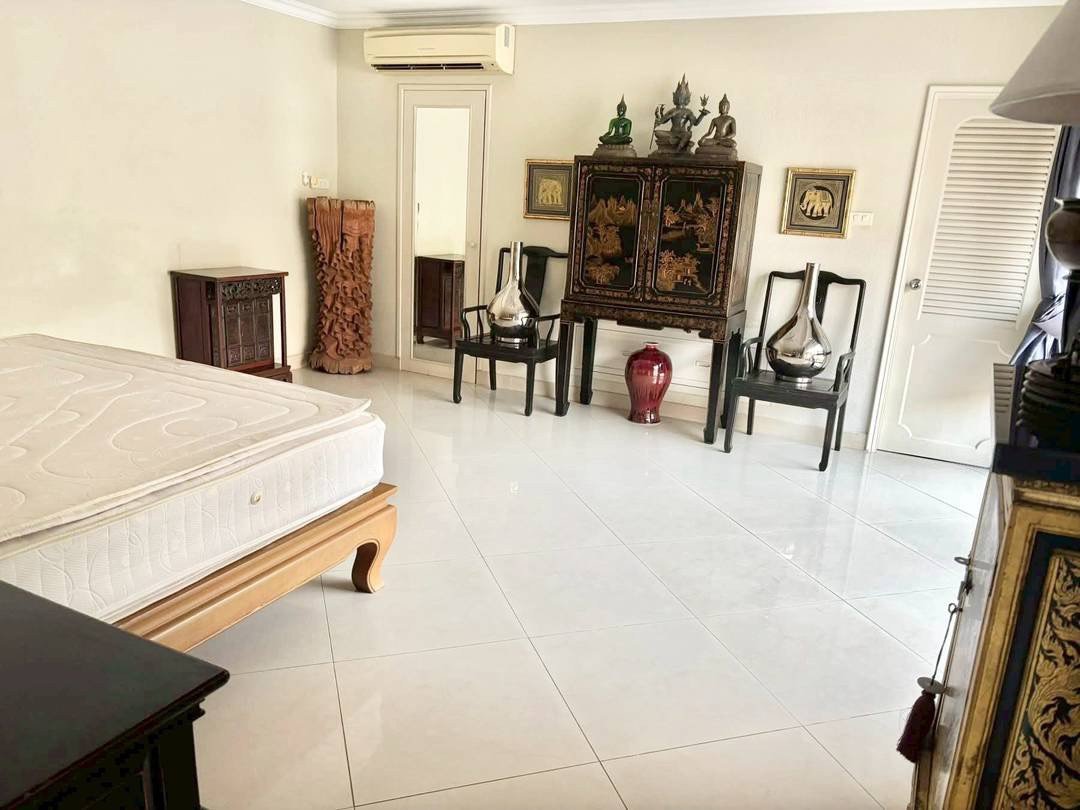 LINE_ALBUM_Pool Villa Pratumnak for Rent_260525_8