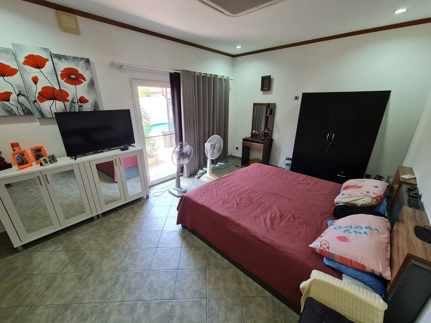 Nirvana-Pool-Villa-1-Living-23