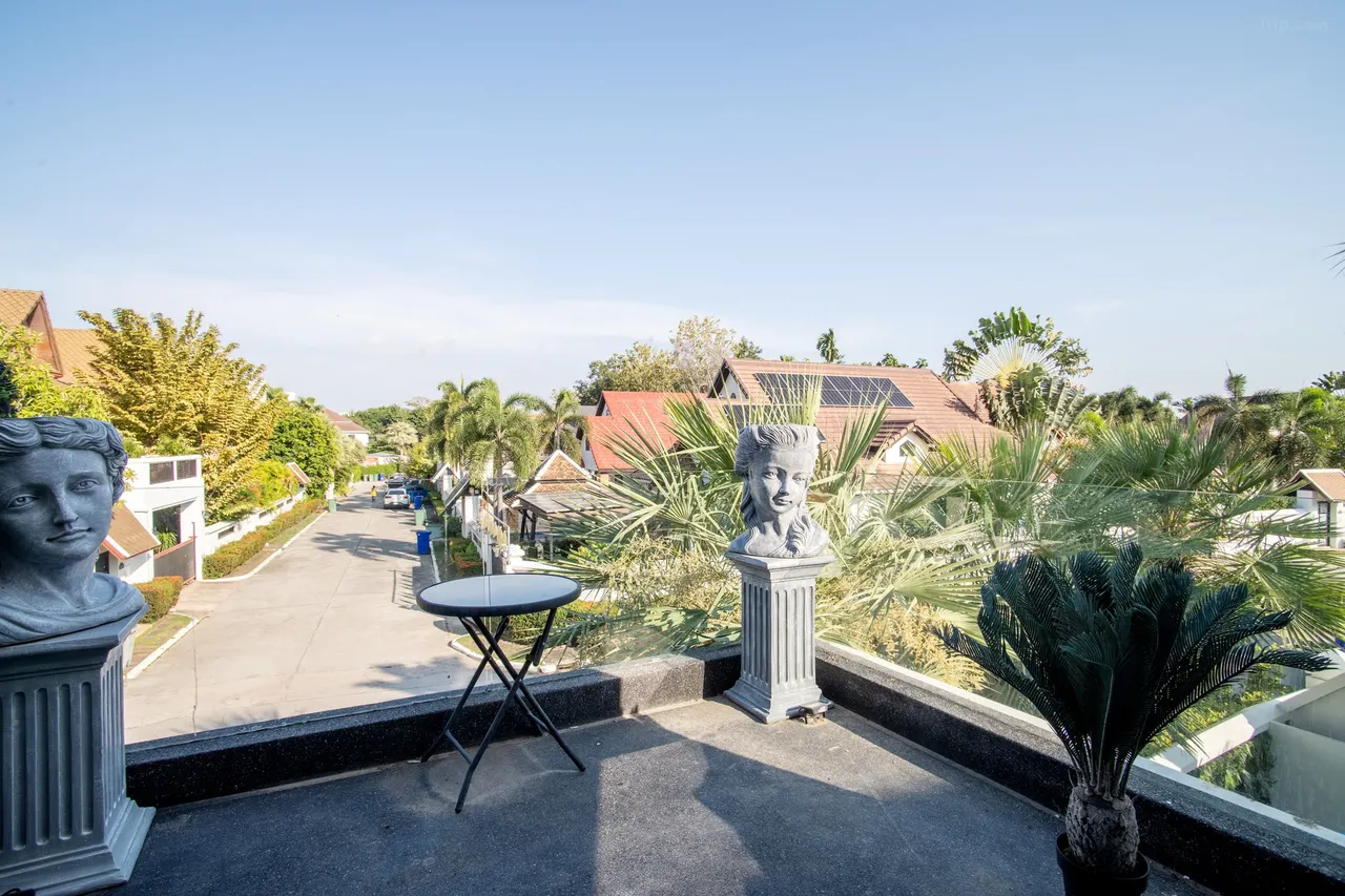 ART Pool Villa (1)