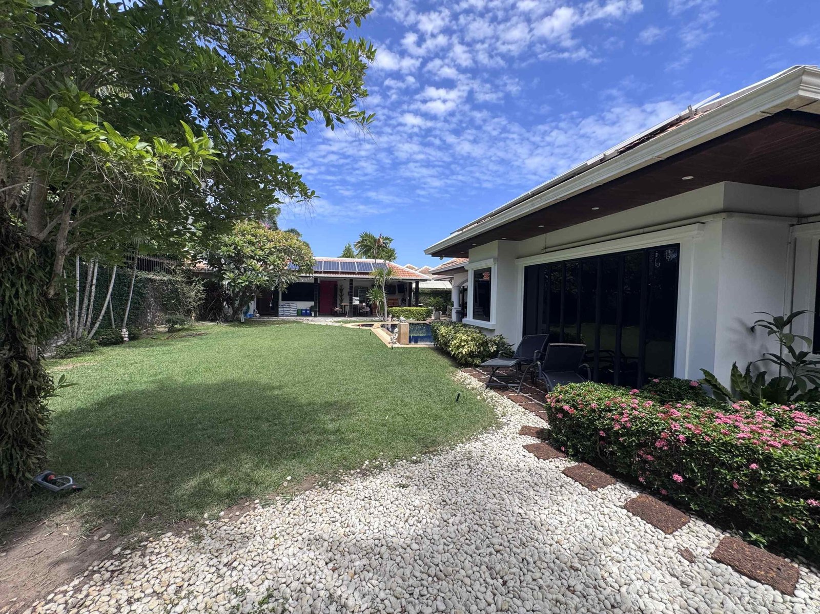 Overview-Garden-06