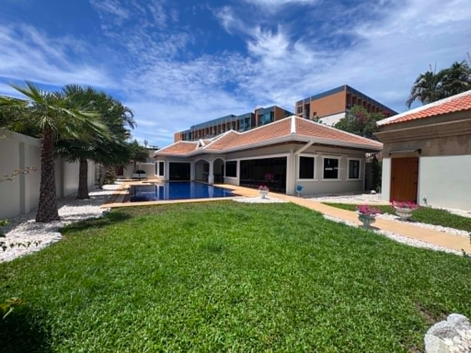 a3-Jomtien-Park-Villas-Garden-2