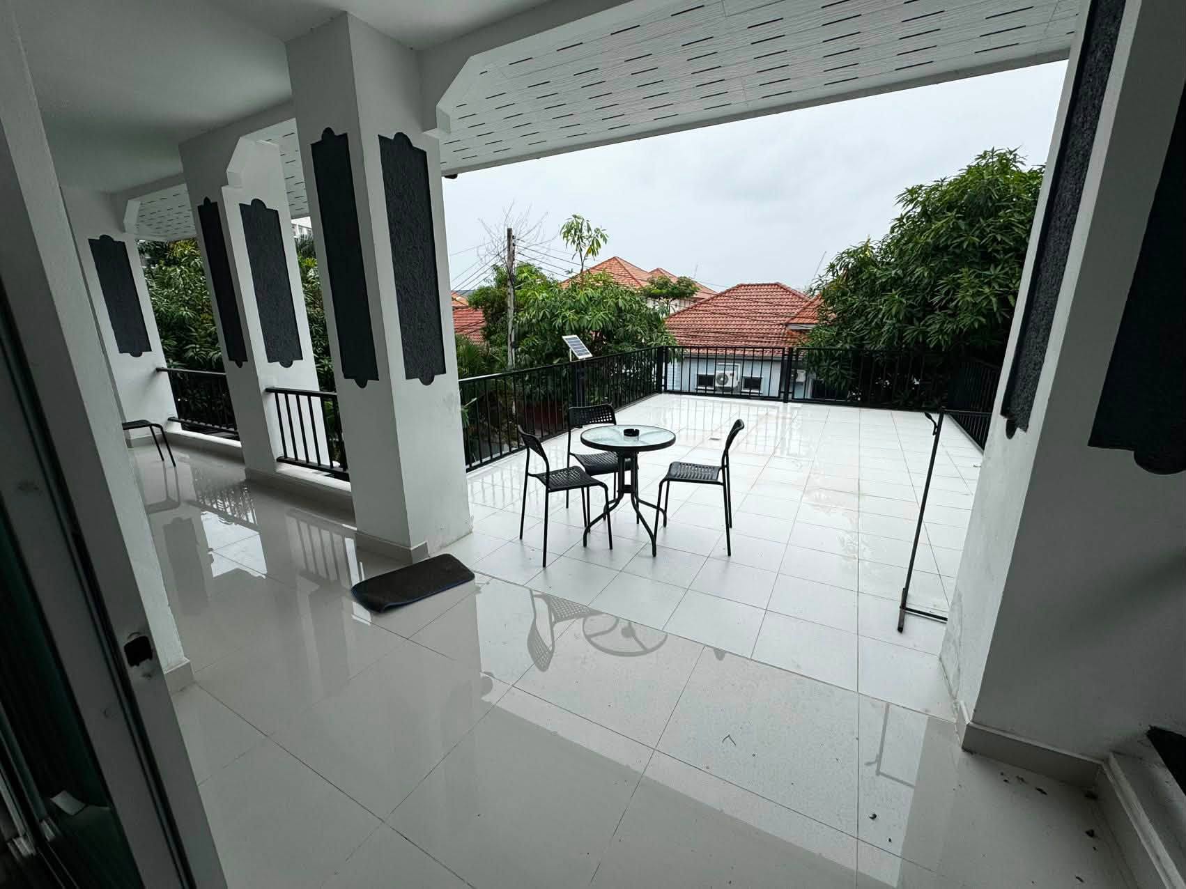 Grand-t.w.-home-2-photo-13