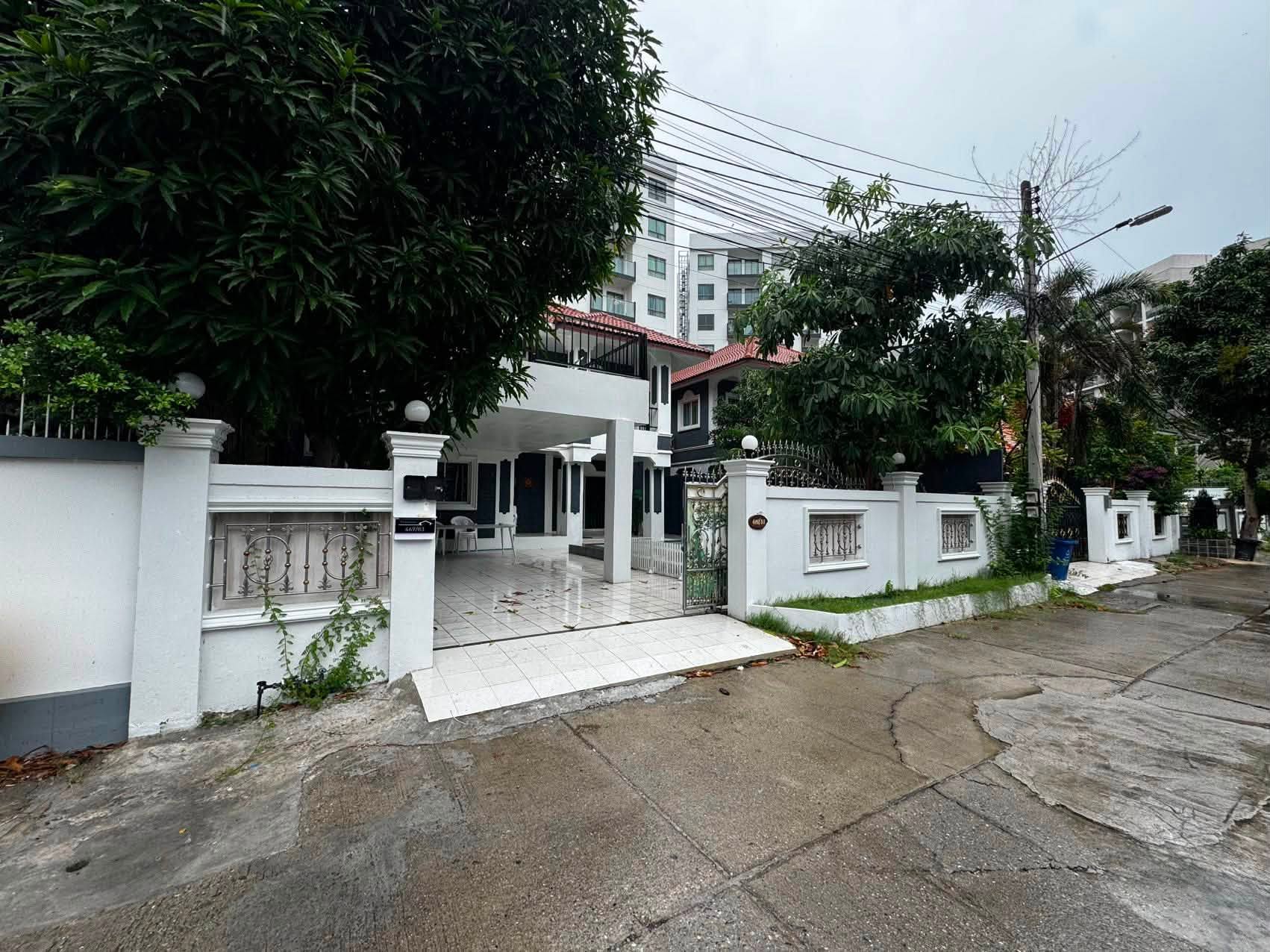 Grand-t.w.-home-2-photo-2