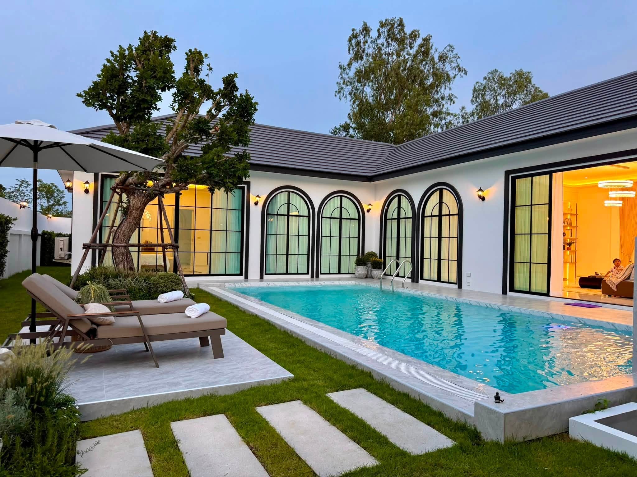 Luxury-Pool-Villa-1rai-1
